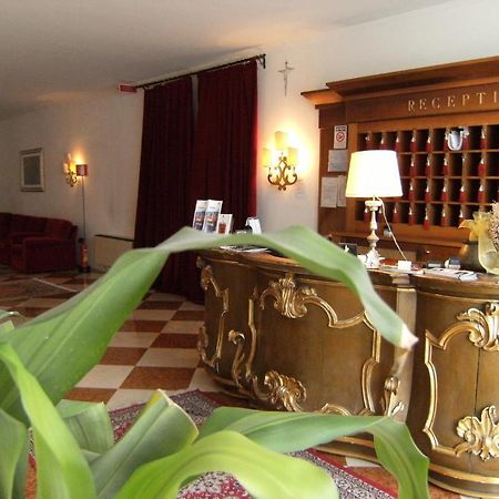 Hotel Europa Удине Экстерьер фото