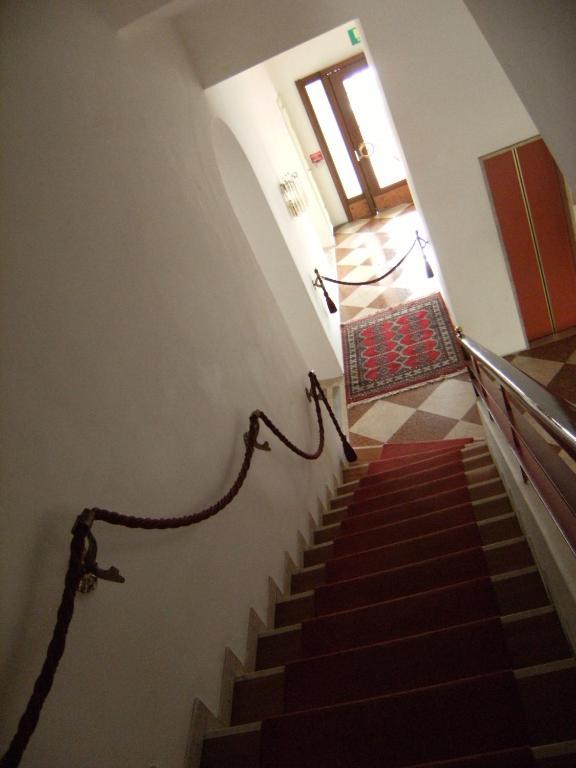 Hotel Europa Удине Экстерьер фото