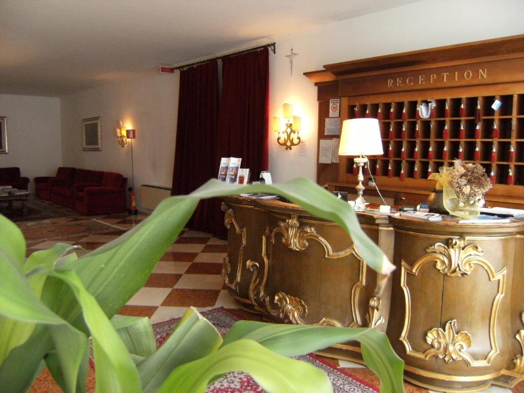 Hotel Europa Удине Экстерьер фото