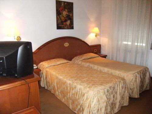 Hotel Europa Удине Экстерьер фото