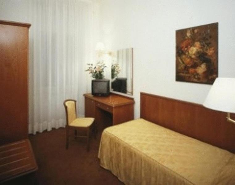 Hotel Europa Удине Экстерьер фото