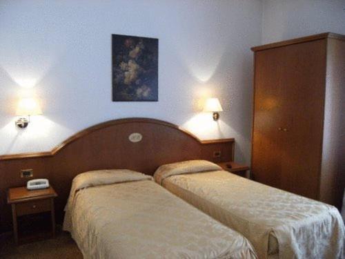 Hotel Europa Удине Экстерьер фото