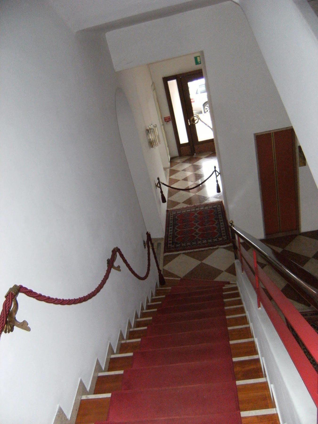 Hotel Europa Удине Экстерьер фото